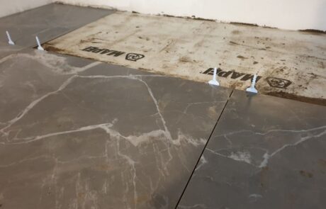 Posa piastrelle su telo anti crepa Posa piastrelle su telo anti crepa