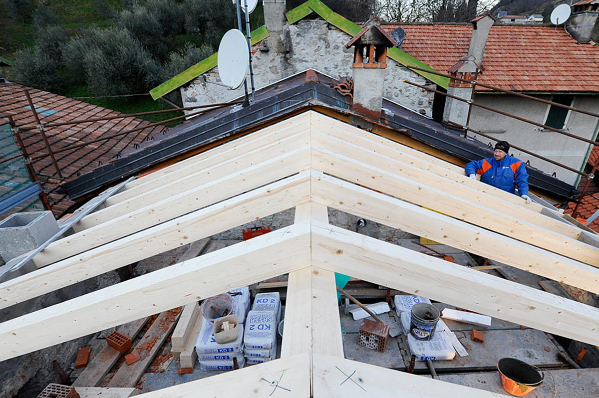 Ristrutturazioni-edili-realizzazione-tetto-villetta-Conca-Srl