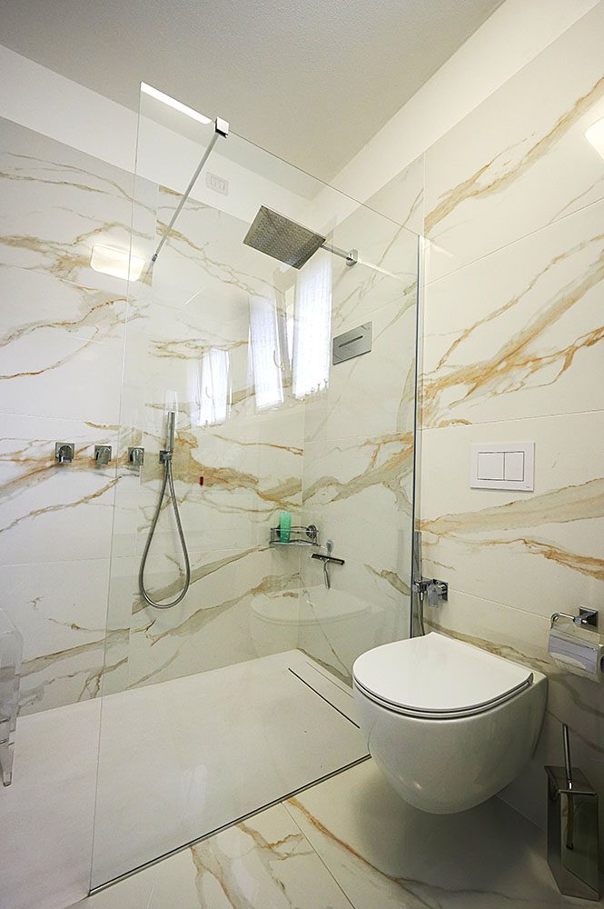 Ristrutturazione-interni-bagno-effetto-marmo-opera-ultimata-Conca